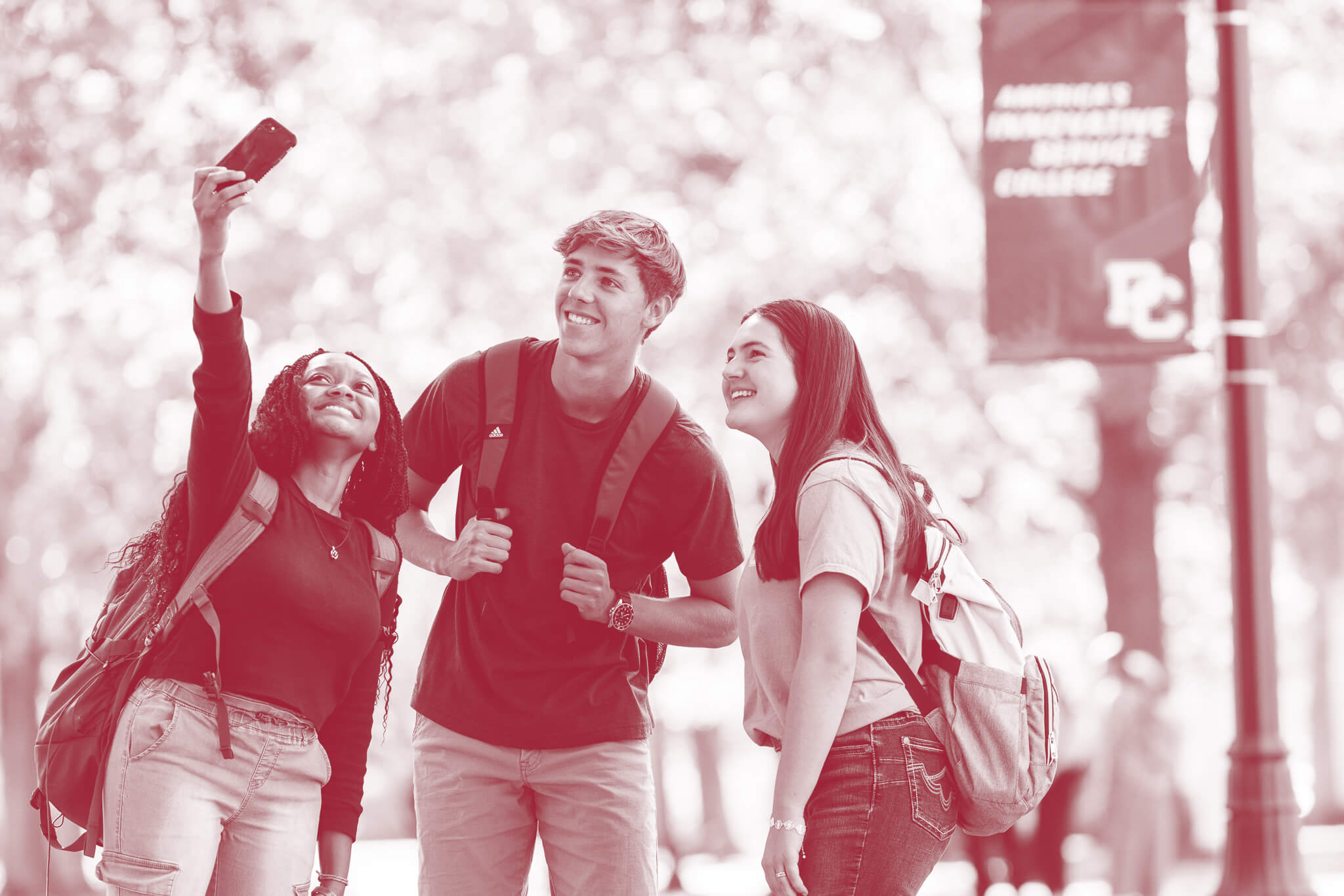 Students taking a selfie on Vance plaza at Presbyterian College