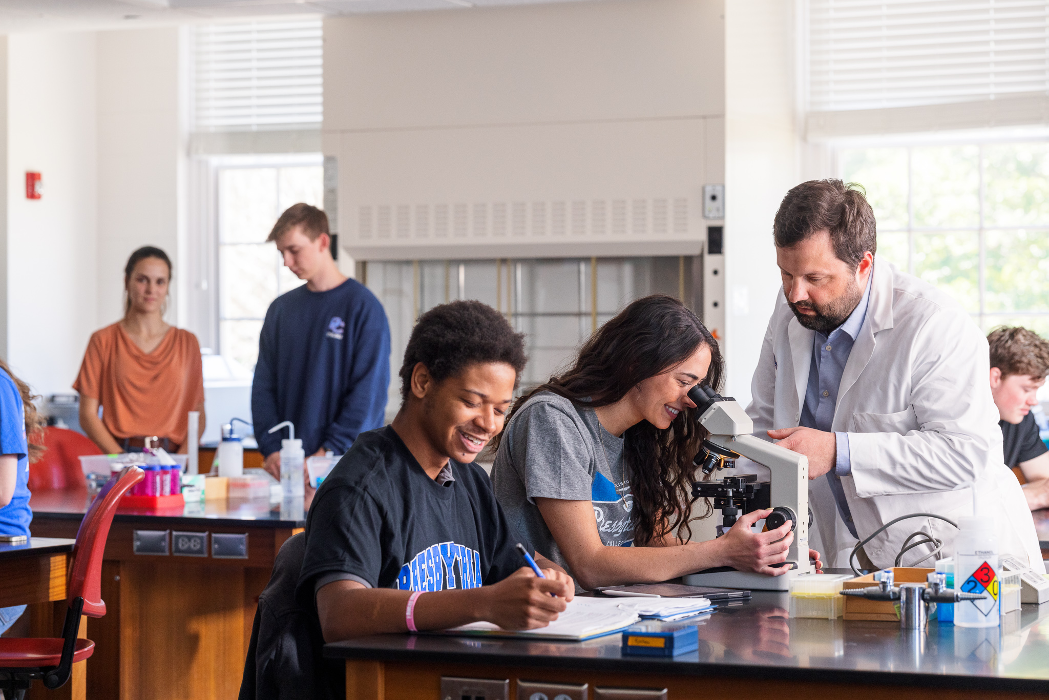 Presbyterian College students in a biology lab with Dr. Austin Shull.