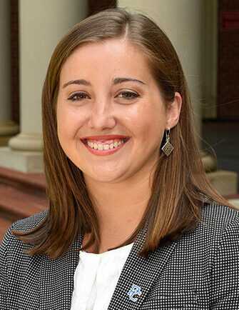 Amanda Dowdle Headshot.