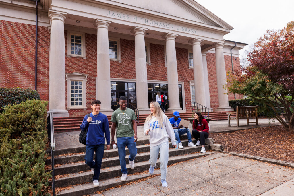 Presbyterian College students walking out of Thomason Library.