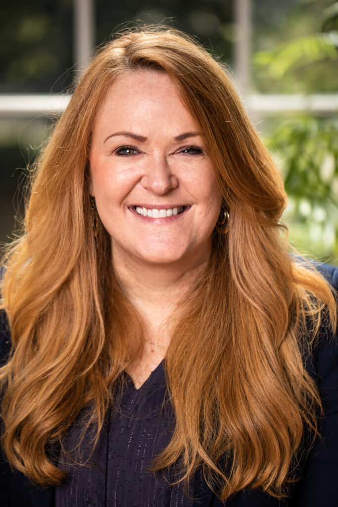 Dana Simmons Headshot