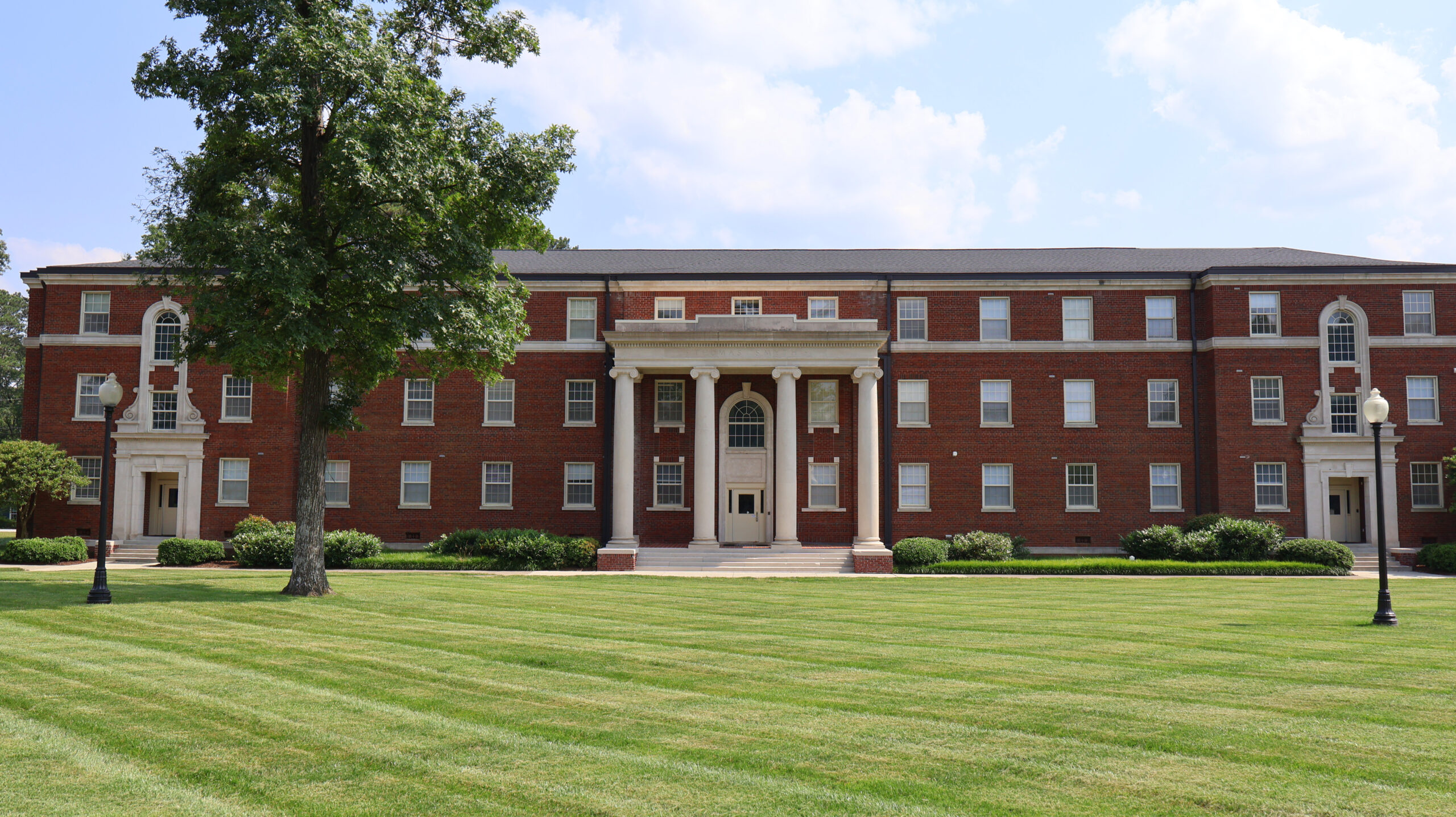 Smyth Hall at Presbyterian College.