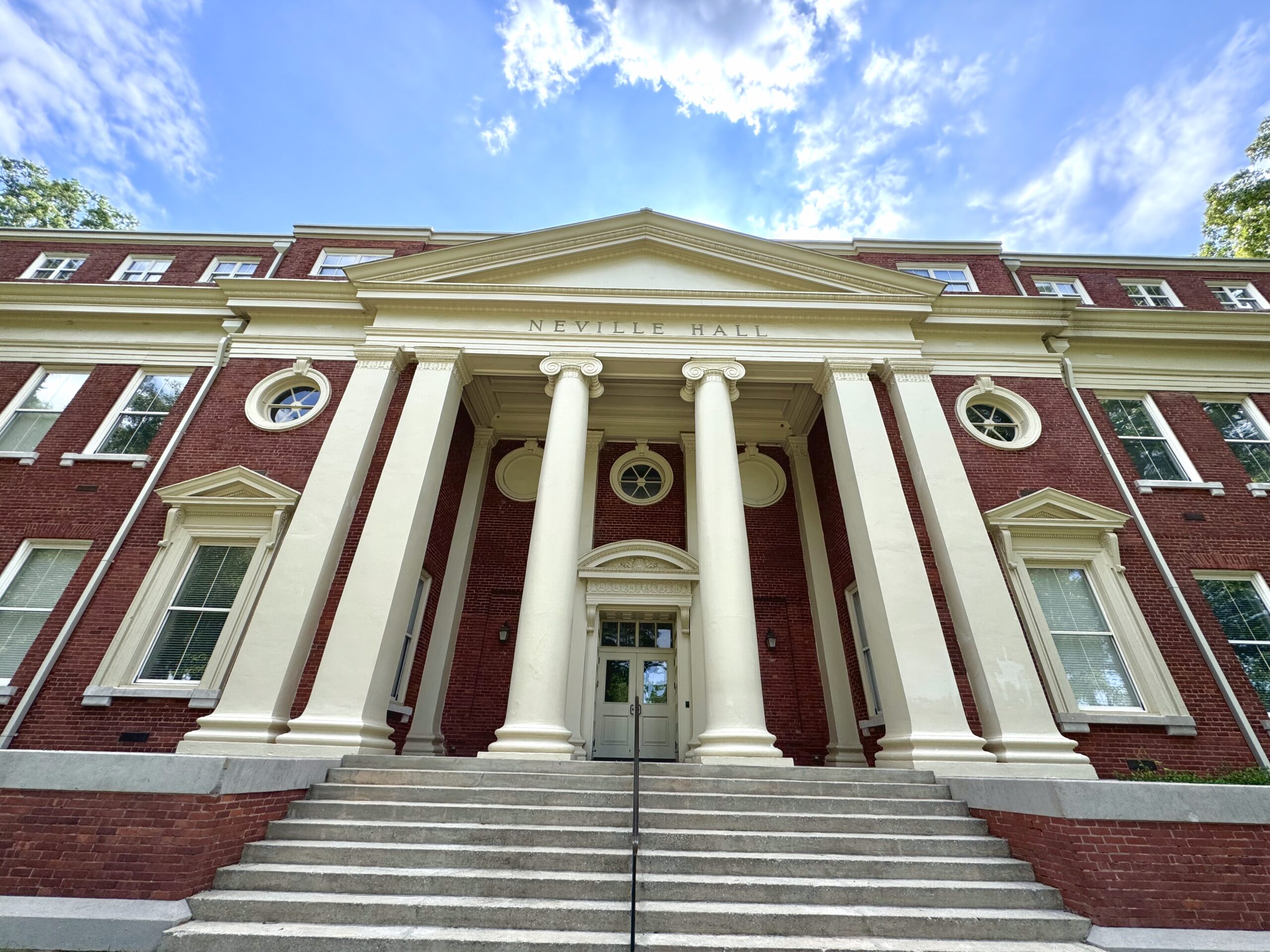 Picture of Neville Hall at Presbyterian College.