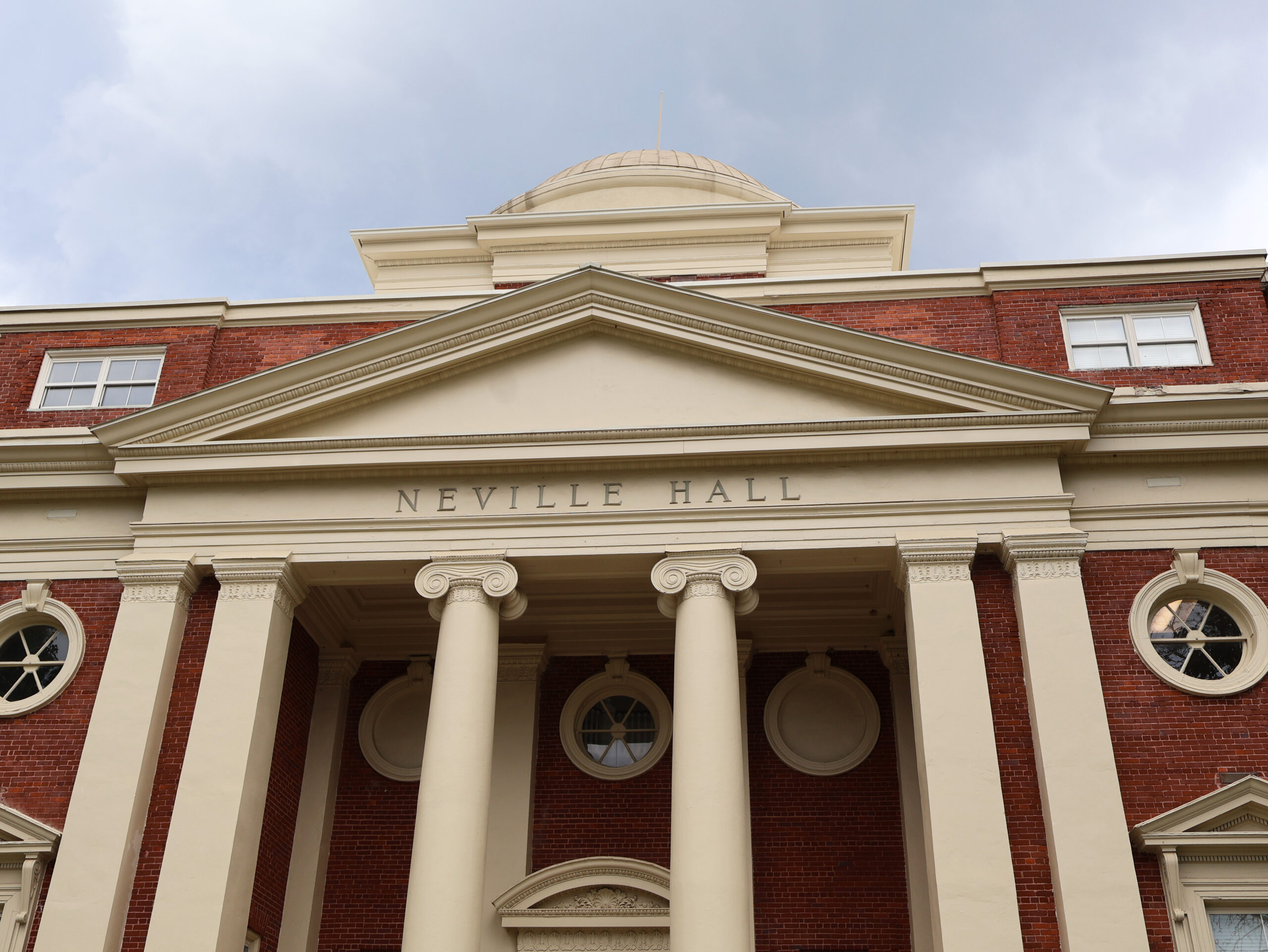 Picture of Neville Hall at Presbyterian College.