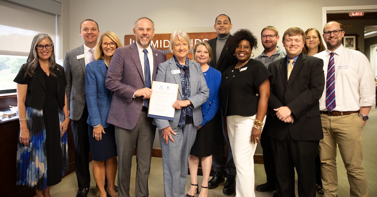 Presbyterian College and Midlands Technical College gathered on Sept. 25 for an historic ceremony cementing a new transfer agreement between the two schools' psychology programs.